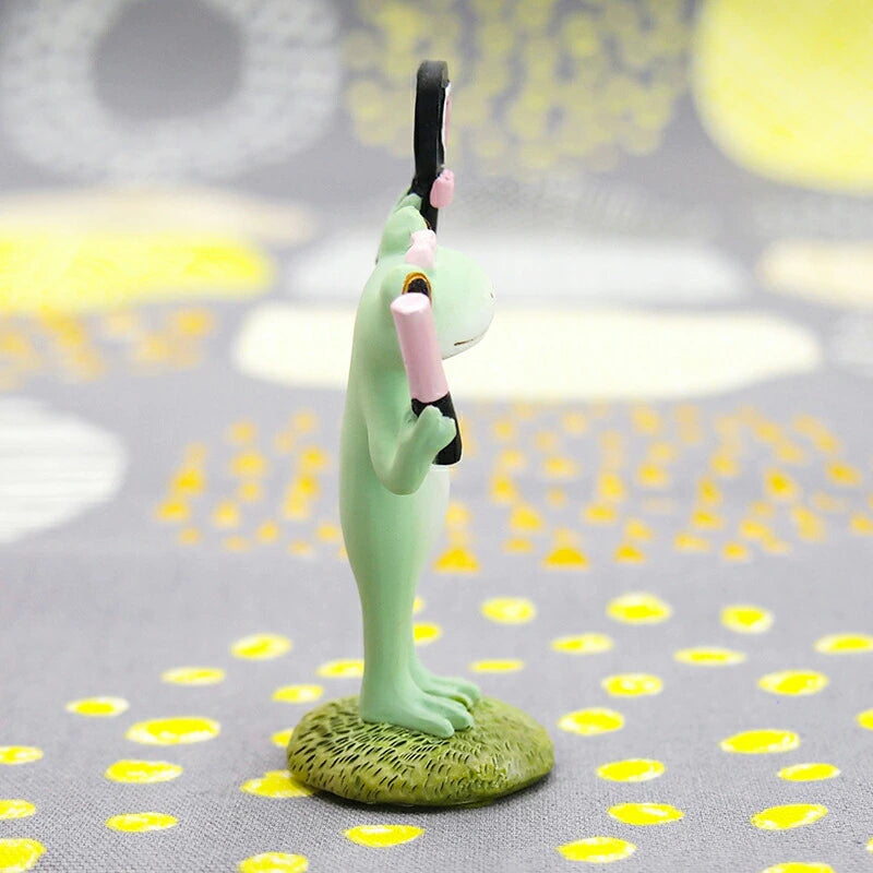 Idol Fan Frog Figure