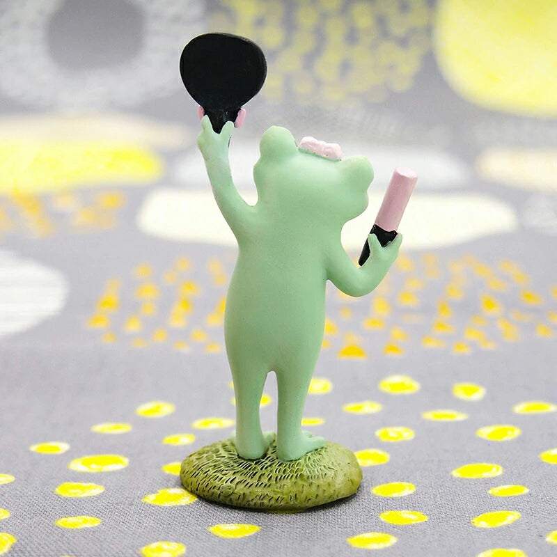 Idol Fan Frog Figure